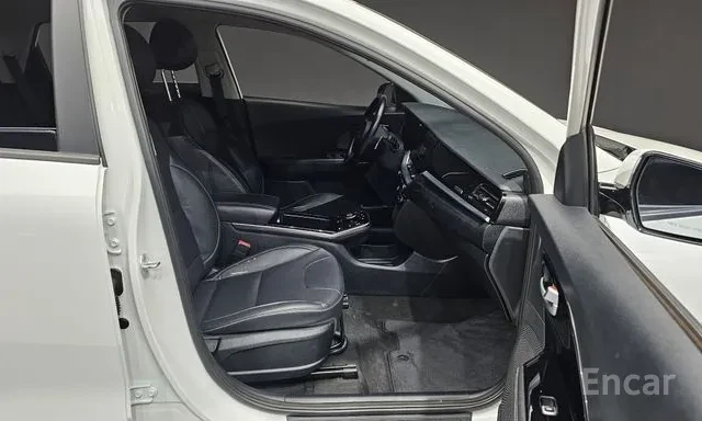 Kia Niro ОБДУХВАНЕ / 64 KWH / FWD / ДИСТРОНИК / ЛИЗИНГ, снимка 11 - Автомобили и джипове - 55094321