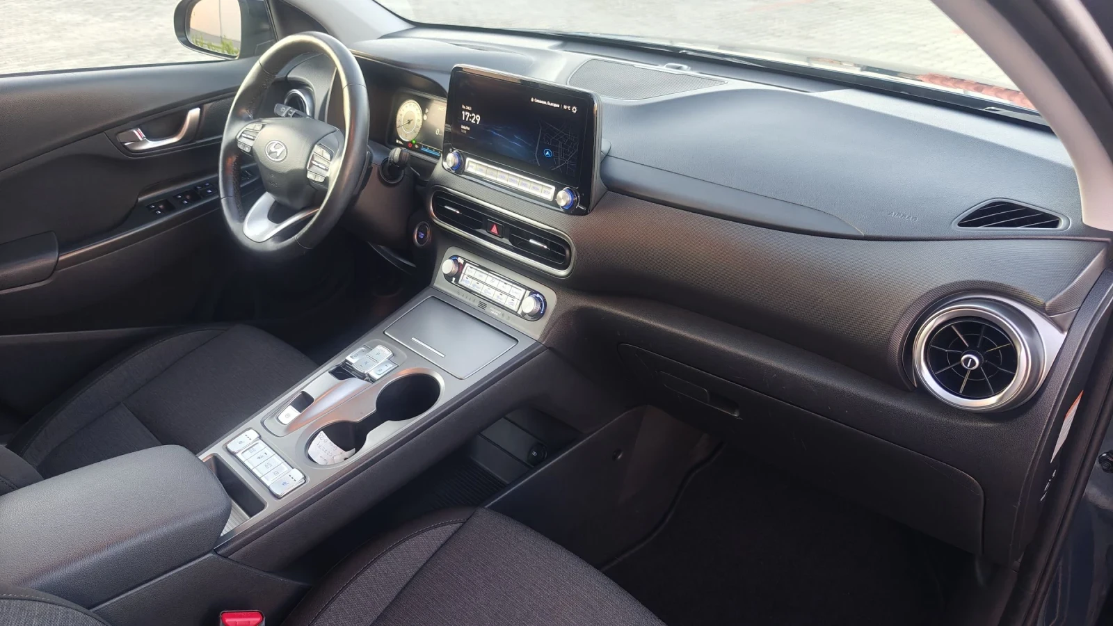 Hyundai Kona Prime/64kwh/HUD/Термопомпа/Сервизна книжка - изображение 9