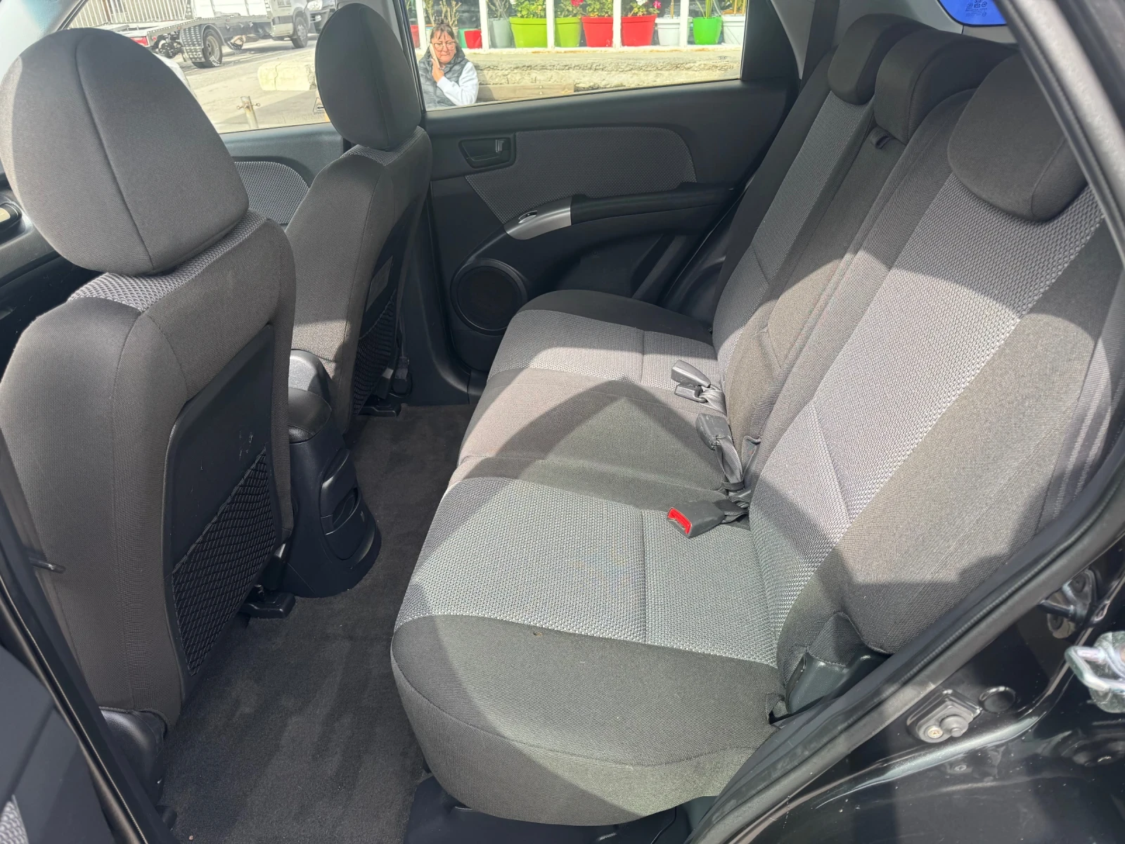 Kia Sportage 2.0i, снимка 9 - Автомобили и джипове - 53905622