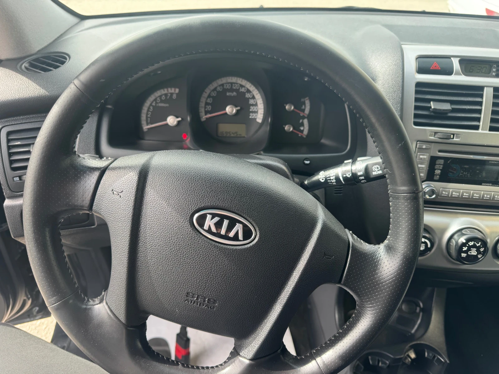 Kia Sportage 2.0i, снимка 10 - Автомобили и джипове - 53905622