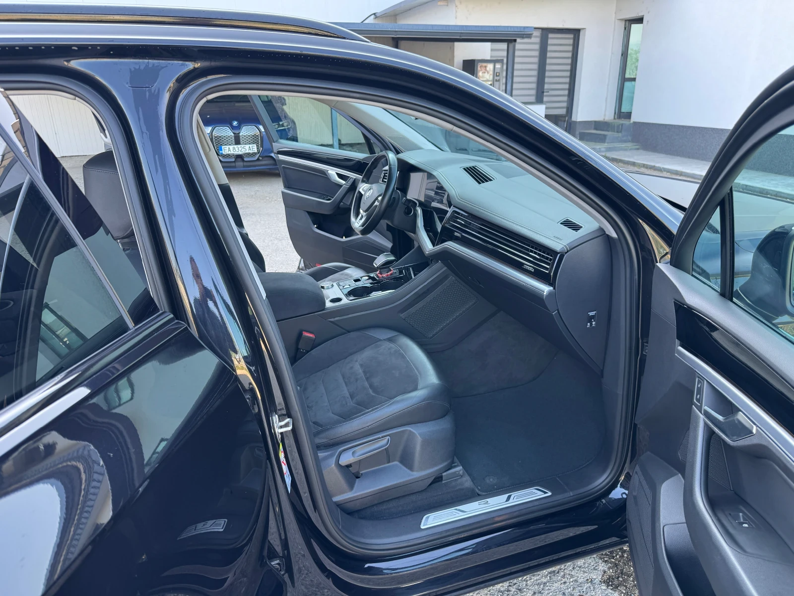 VW Touareg R line, снимка 8 - Автомобили и джипове - 54526769