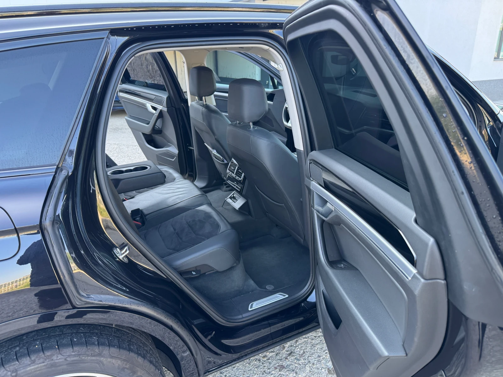 VW Touareg R line, снимка 9 - Автомобили и джипове - 54526769