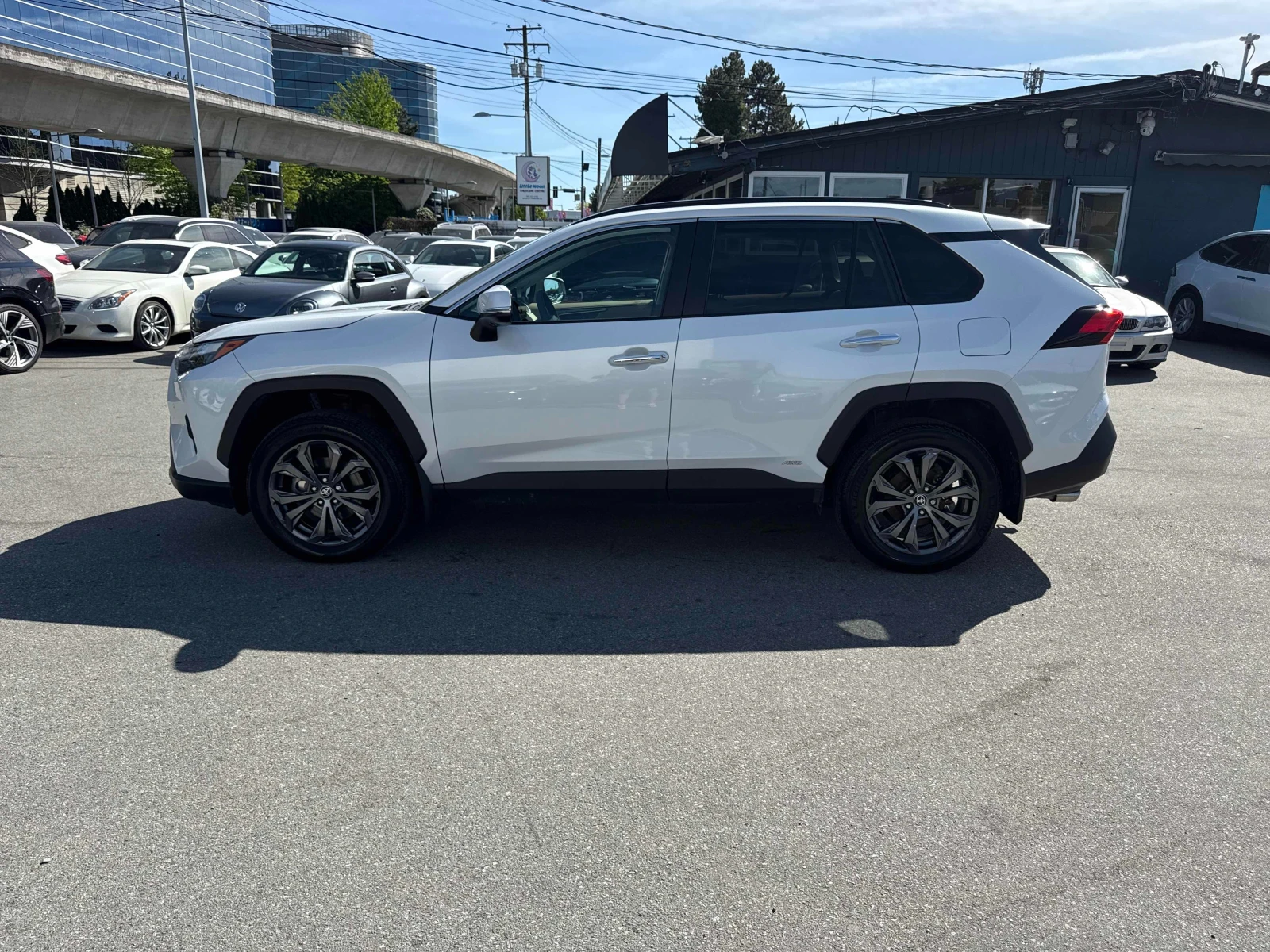 Toyota Rav4 Hybrid Limited * CARFAX * АВТО КРЕДИТ * Цена до БГ, снимка 3 - Автомобили и джипове - 54577434
