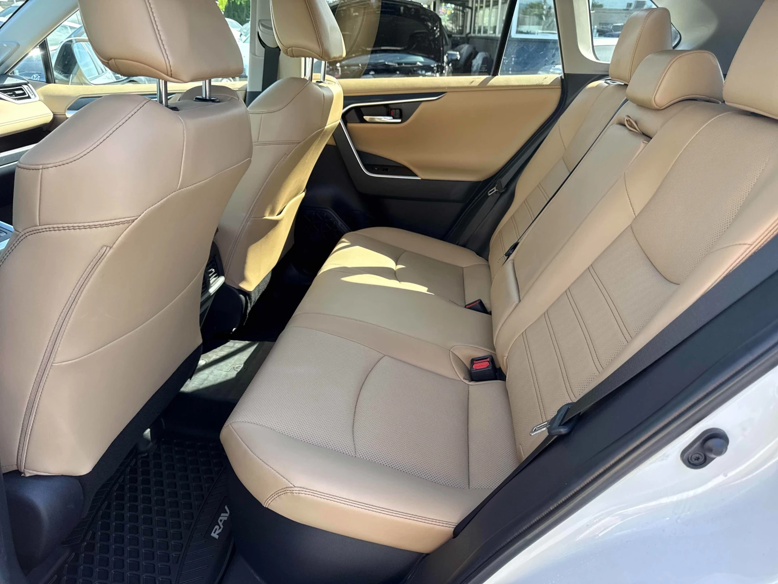Toyota Rav4 Hybrid Limited * CARFAX * АВТО КРЕДИТ * Цена до БГ, снимка 8 - Автомобили и джипове - 54577434