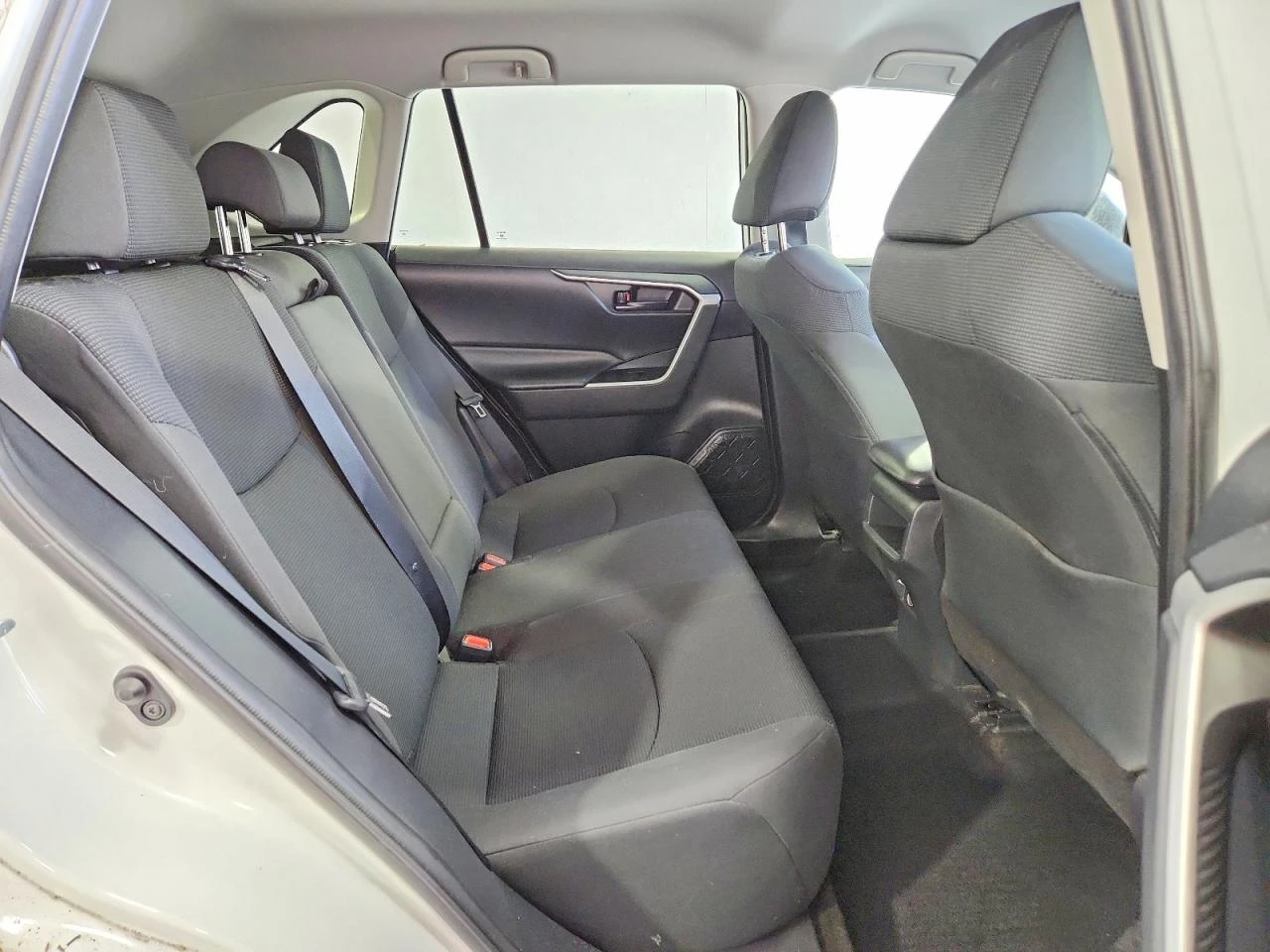 Toyota Rav4 LE, снимка 10 - Автомобили и джипове - 54667337