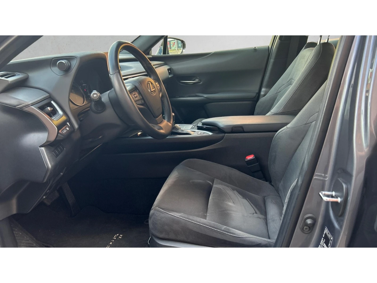 Lexus UX 250h Месечна вноска от 388  , снимка 11 - Автомобили и джипове - 55579020