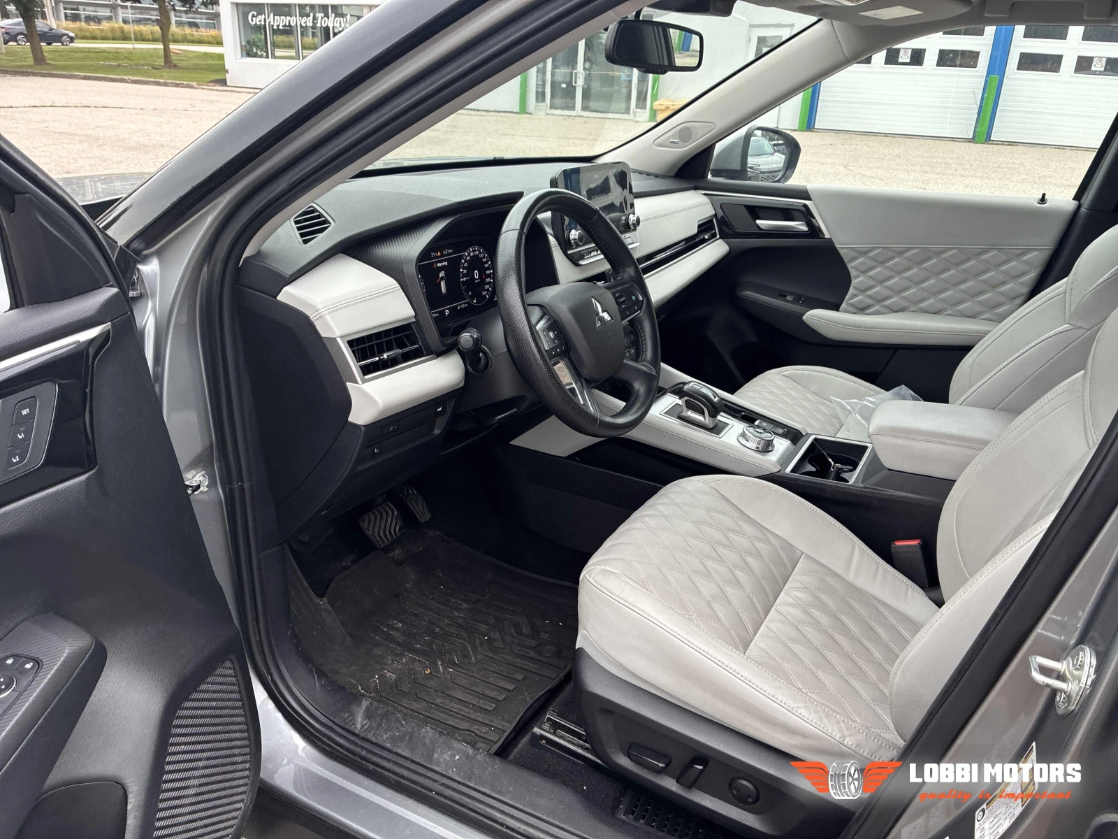 Mitsubishi Outlander, снимка 11 - Автомобили и джипове - 56103629