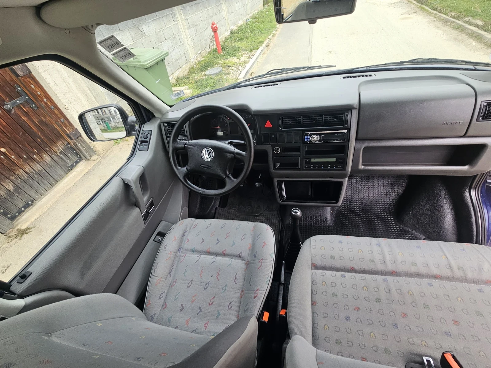 VW T4 Caravele 9 mes, снимка 12 - Бусове и автобуси - 53932614