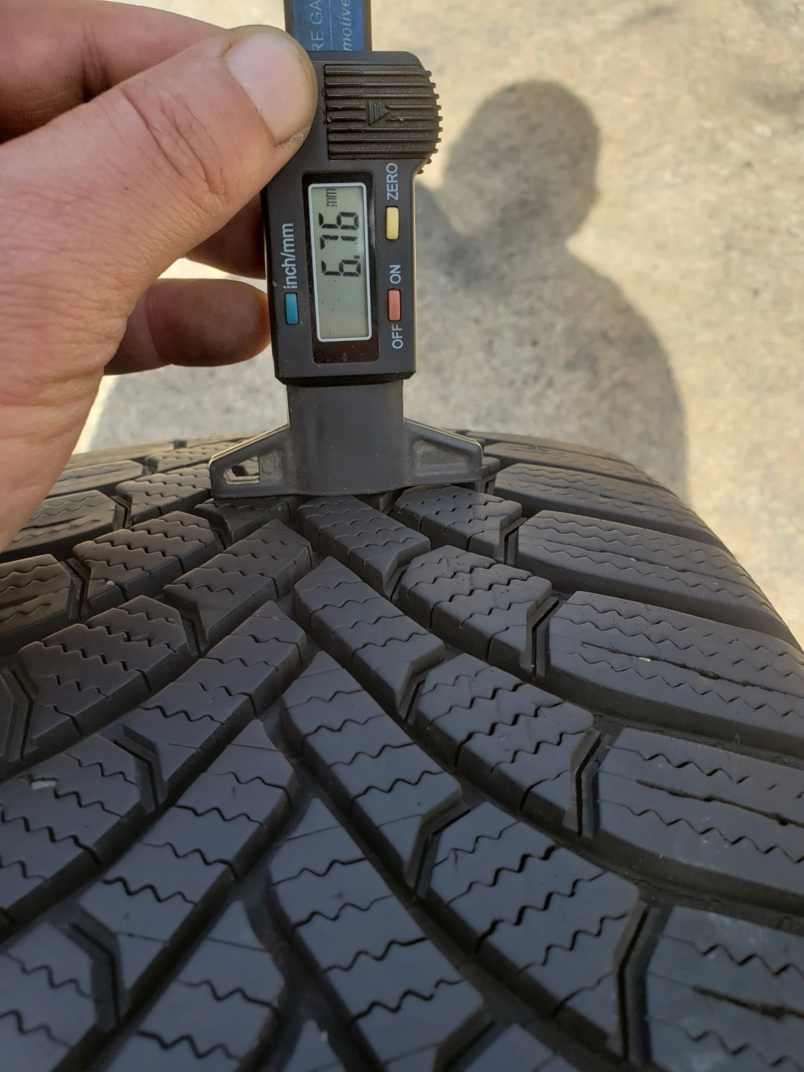 Гуми Зимни 205/55R17, снимка 8 - Гуми и джанти - 56244464