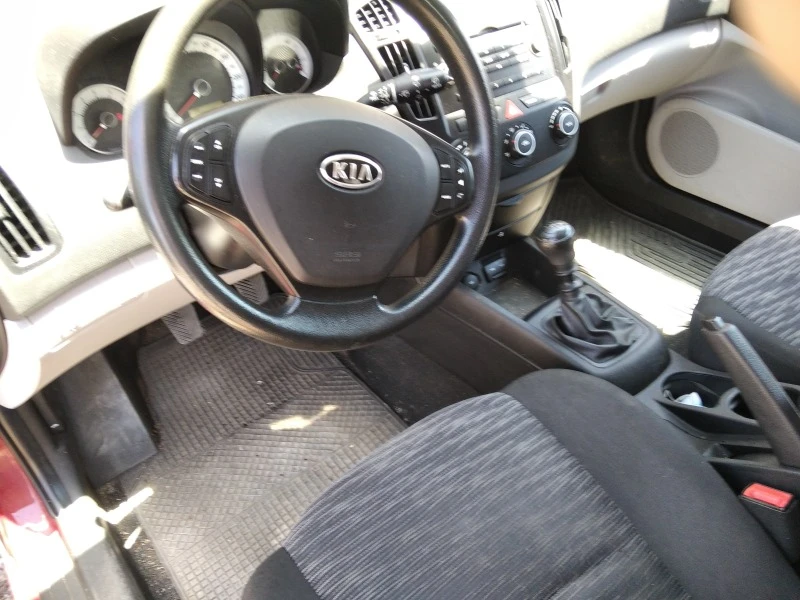 Kia Ceed, снимка 3 - Автомобили и джипове - 46945459