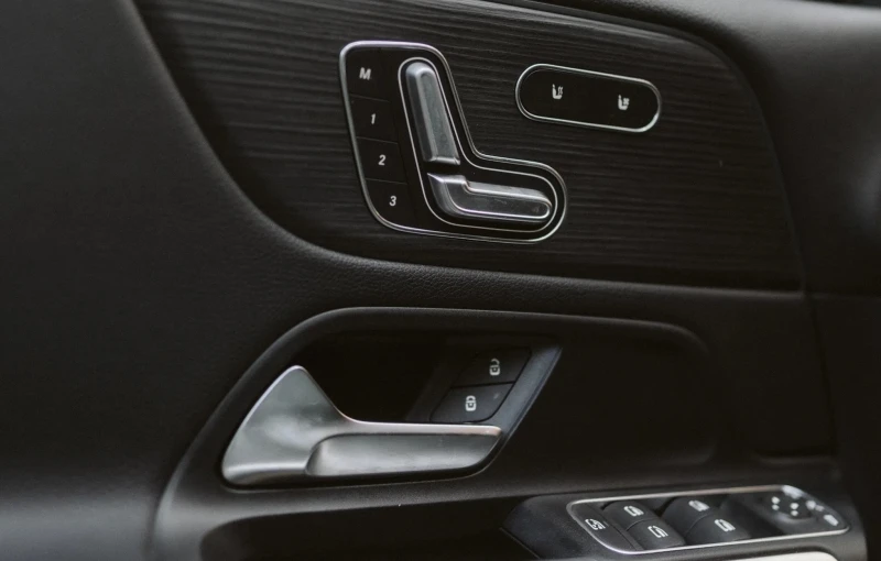 Mercedes-Benz EQB 350 4MATIC, снимка 3 - Автомобили и джипове - 52876718