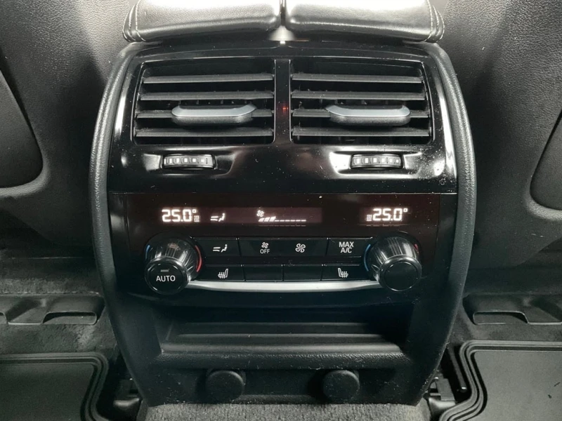 BMW 530 * 530i xDrive M PKG! LTHR! NAV! BACK UP CAM! HUD! , снимка 12 - Автомобили и джипове - 52877693