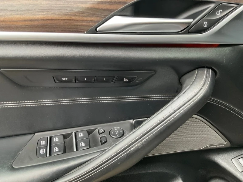 BMW 530 * 530i xDrive M PKG! LTHR! NAV! BACK UP CAM! HUD! , снимка 16 - Автомобили и джипове - 52877693