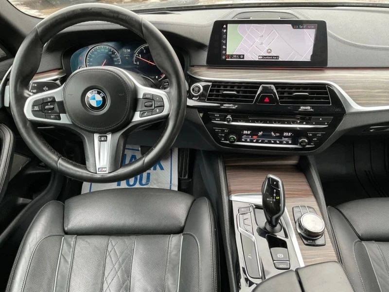 BMW 530 * 530i xDrive M PKG! LTHR! NAV! BACK UP CAM! HUD! , снимка 9 - Автомобили и джипове - 52877693