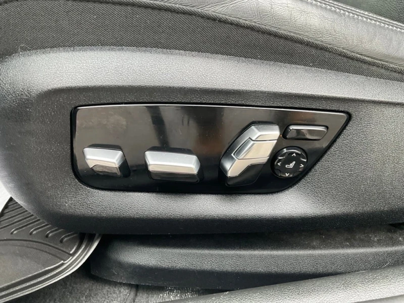 BMW 530 * 530i xDrive M PKG! LTHR! NAV! BACK UP CAM! HUD! , снимка 17 - Автомобили и джипове - 52877693