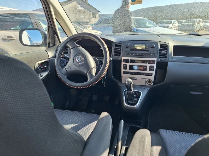 Toyota Corolla verso 2.0D-4D, снимка 10 - Автомобили и джипове - 53446118