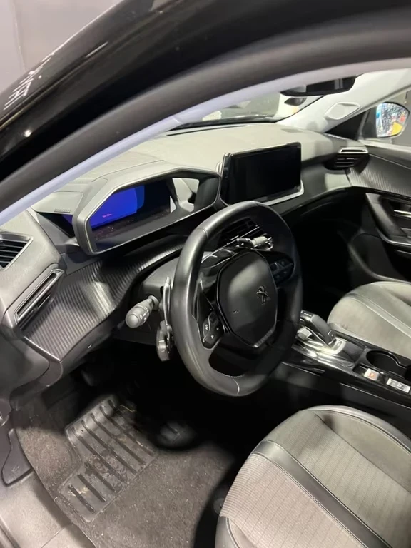 Peugeot 2008 1.5d Allure pack 131ps Avtomat - изображение 4