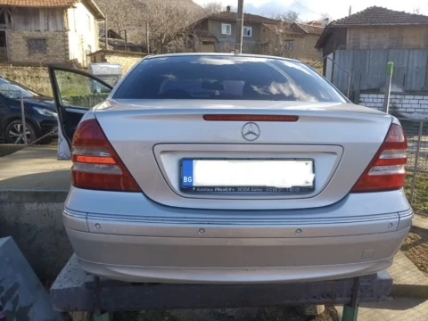 Mercedes-Benz C 320 CDI Avantgarde, снимка 4 - Автомобили и джипове - 55386619