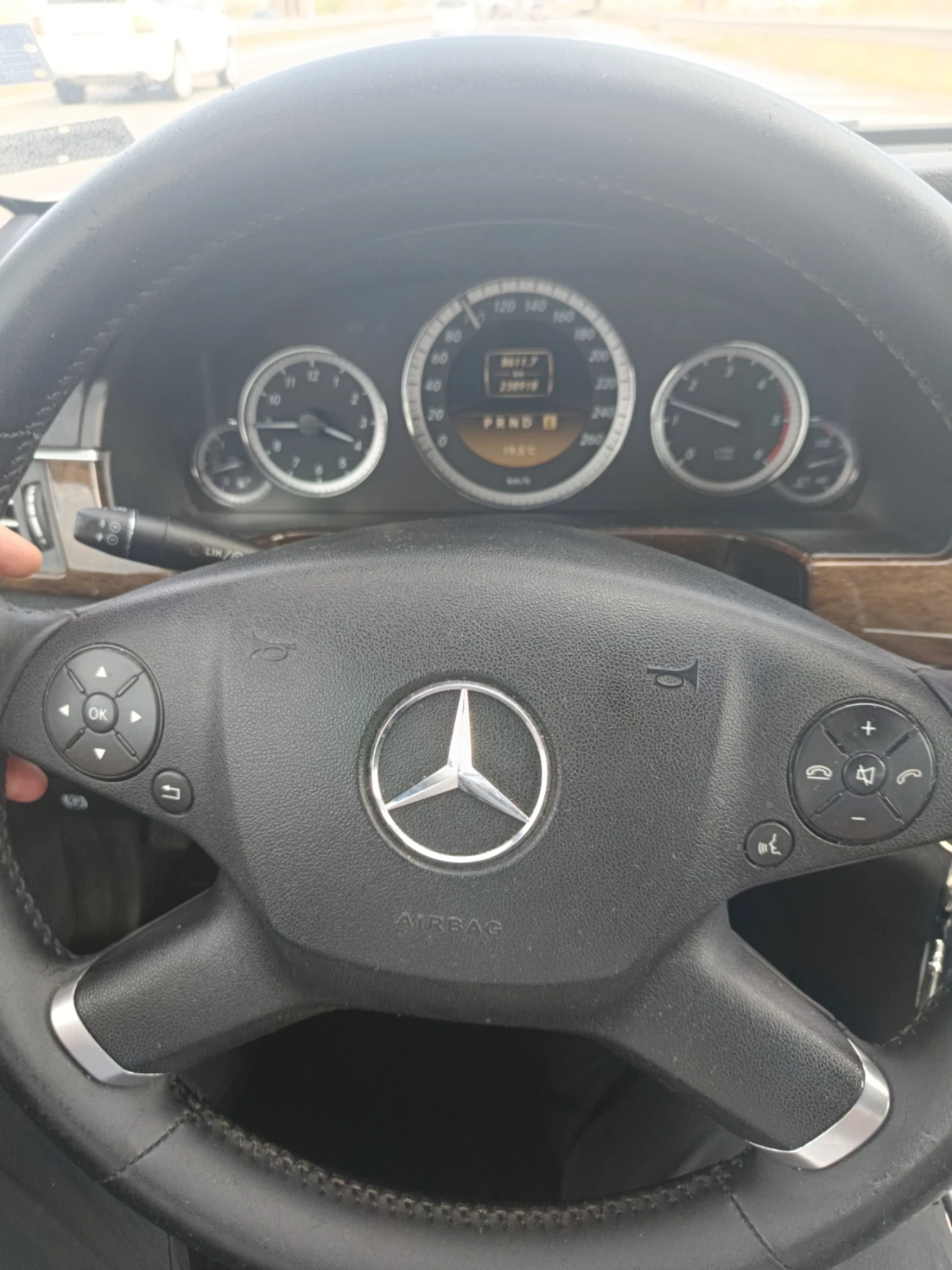 Mercedes-Benz E 200 Лек - изображение 5