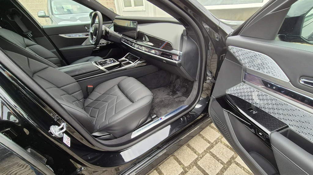 BMW 740 d//xDRIVE/M/SPORT-PRO/360/NAVI/AMBI - изображение 4