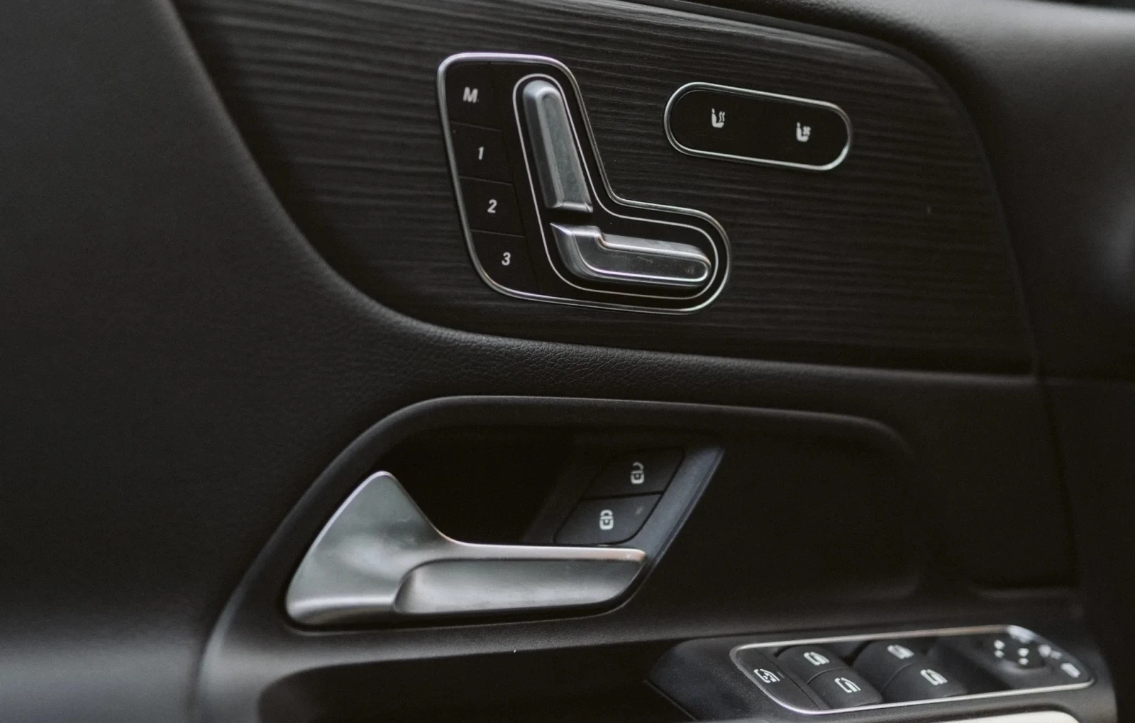 Mercedes-Benz EQB 350 4MATIC - изображение 3