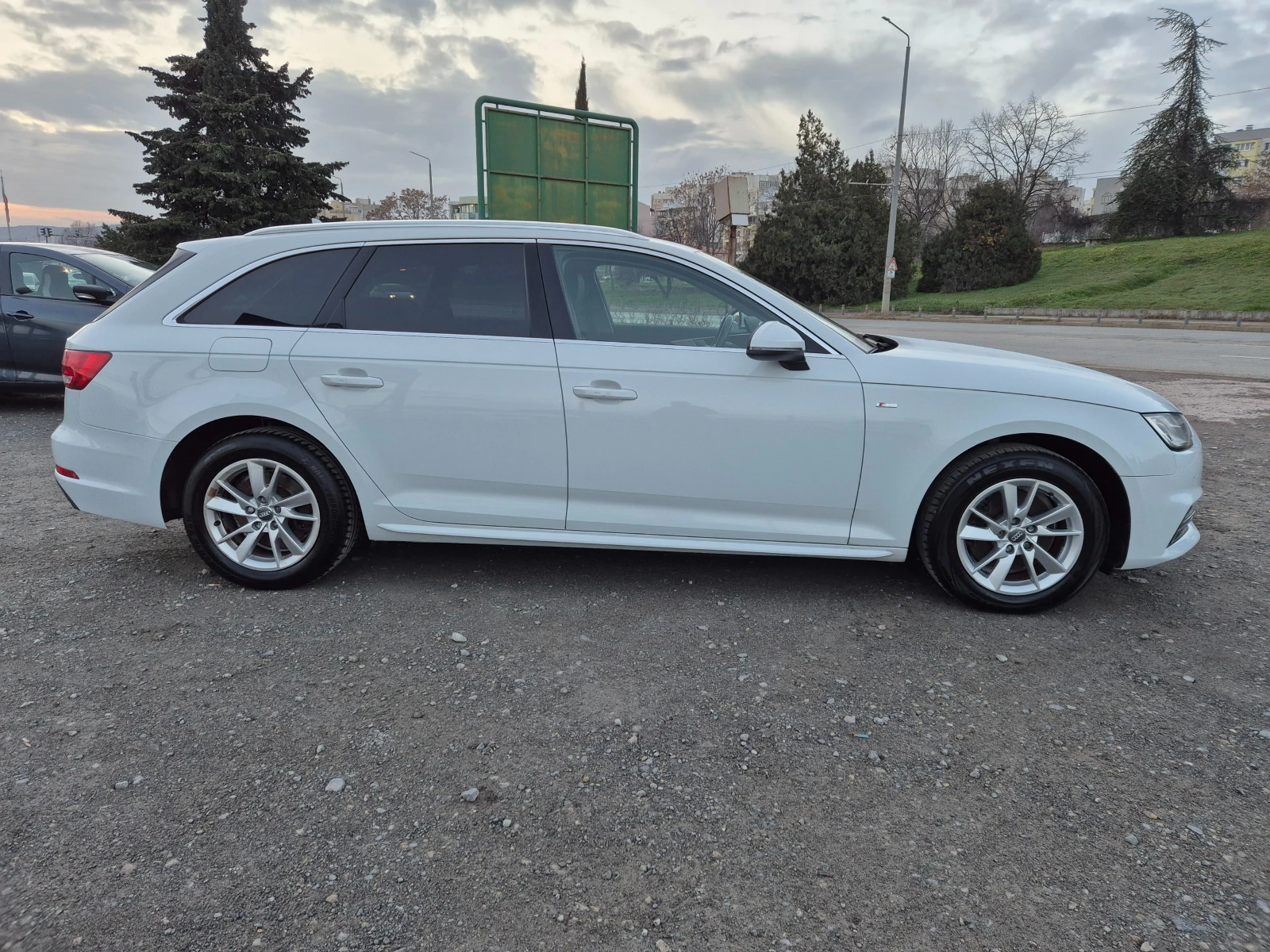 Audi A4 2.0TDI S-Line - изображение 6