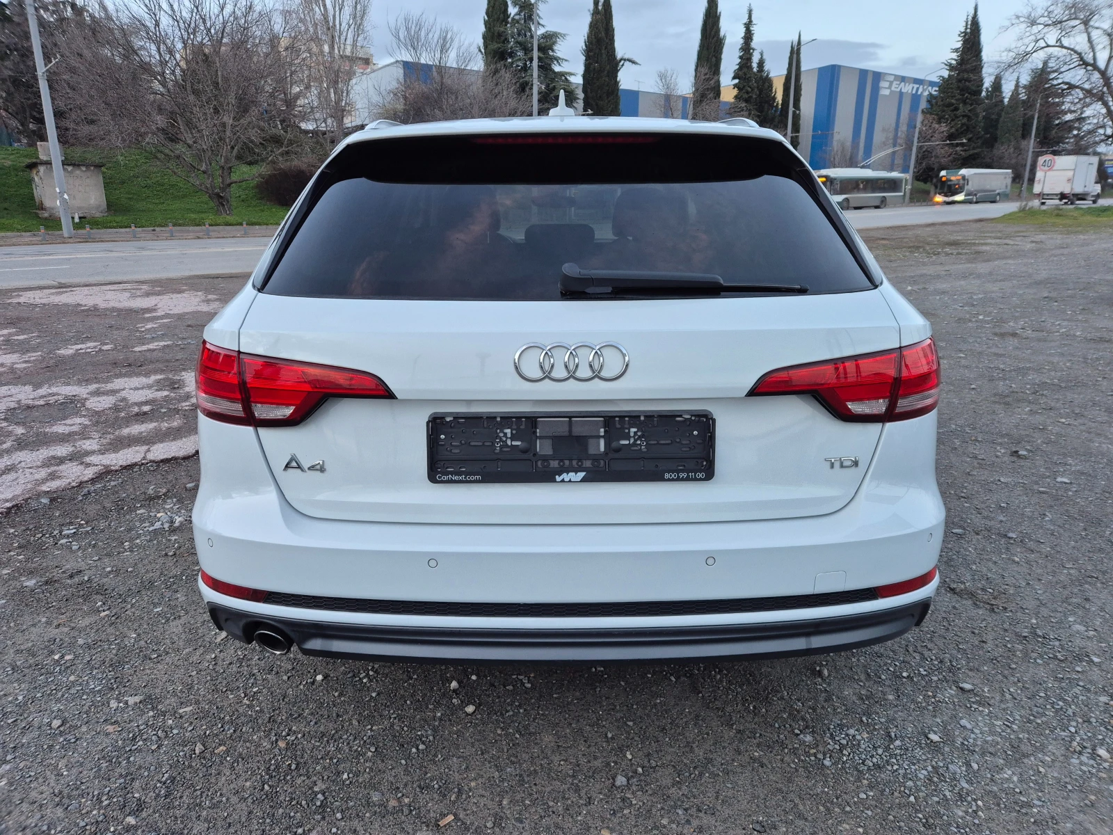 Audi A4 2.0TDI S-Line - изображение 4