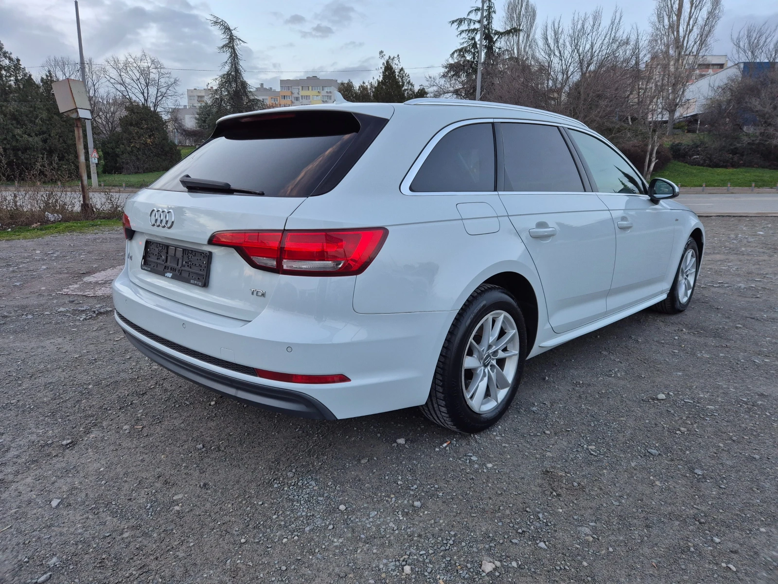 Audi A4 2.0TDI S-Line - изображение 5