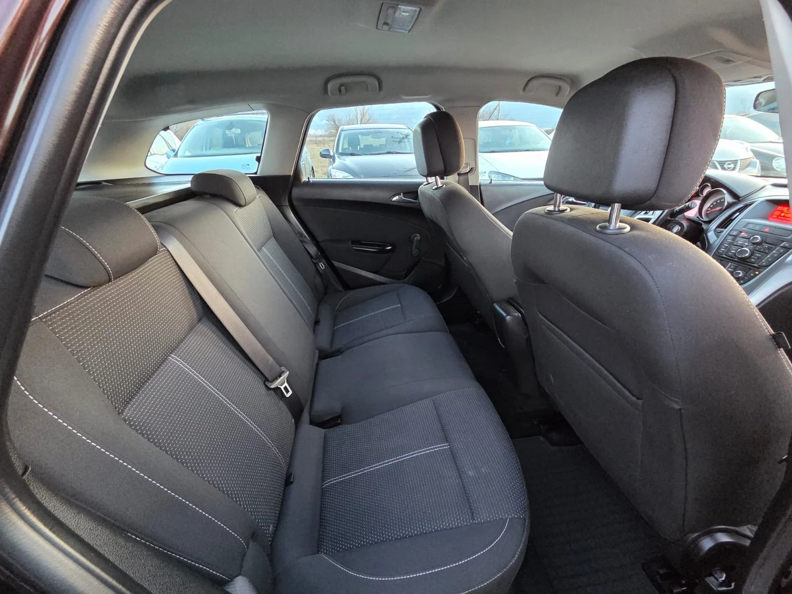 Opel Astra 1.7 CDTI 11.2013 SPORT LINE, снимка 13 - Автомобили и джипове - 53801966