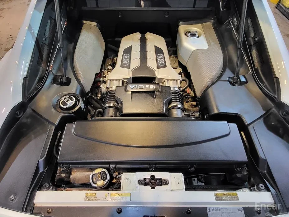 Audi R8 QUATTRO, снимка 9 - Автомобили и джипове - 54009079