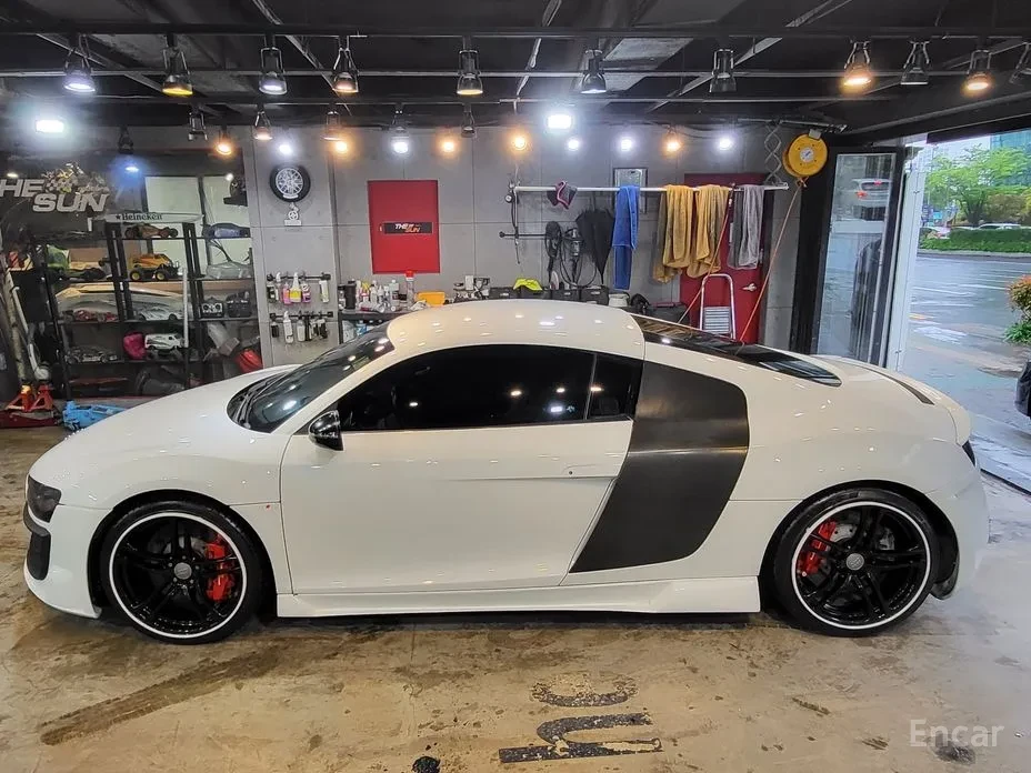 Audi R8 QUATTRO, снимка 2 - Автомобили и джипове - 54009079