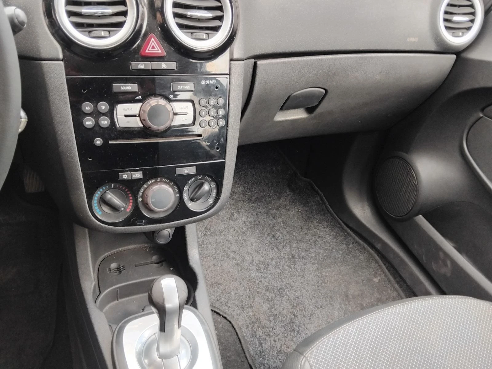 Opel Corsa 1.2, снимка 6 - Автомобили и джипове - 54261430