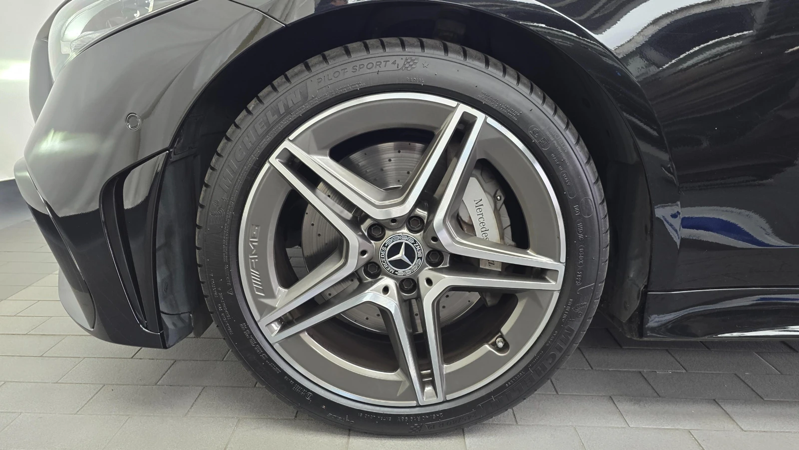 Mercedes-Benz CLS 300 4MATIC* AMG* BURMESTER* HEAD-UP* ОБДУХВАНЕ* КАМЕРА, снимка 5 - Автомобили и джипове - 54459761