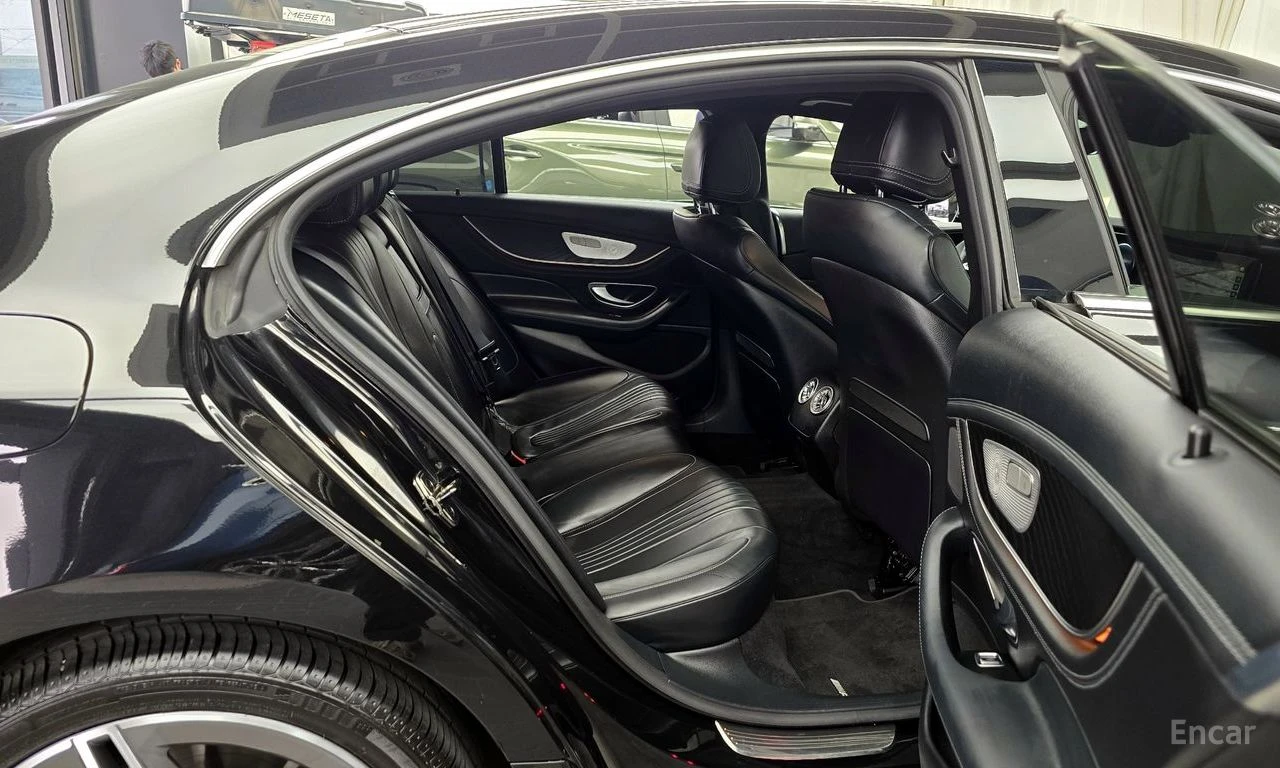 Mercedes-Benz CLS 300 4MATIC* AMG* BURMESTER* HEAD-UP* ОБДУХВАНЕ* КАМЕРА, снимка 14 - Автомобили и джипове - 54459761