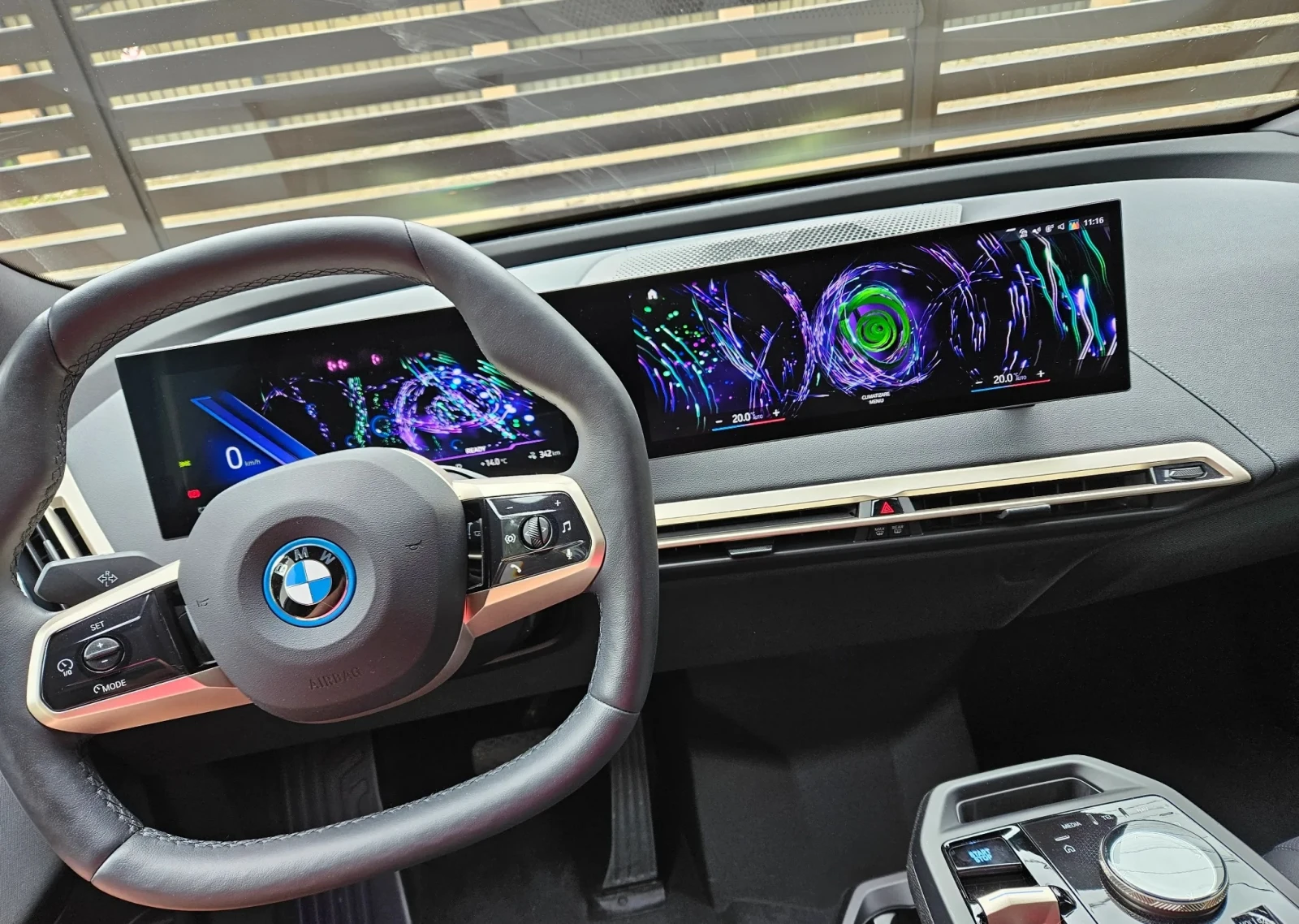 BMW iX 40 xDrive M-Sport, снимка 7 - Автомобили и джипове - 54696078