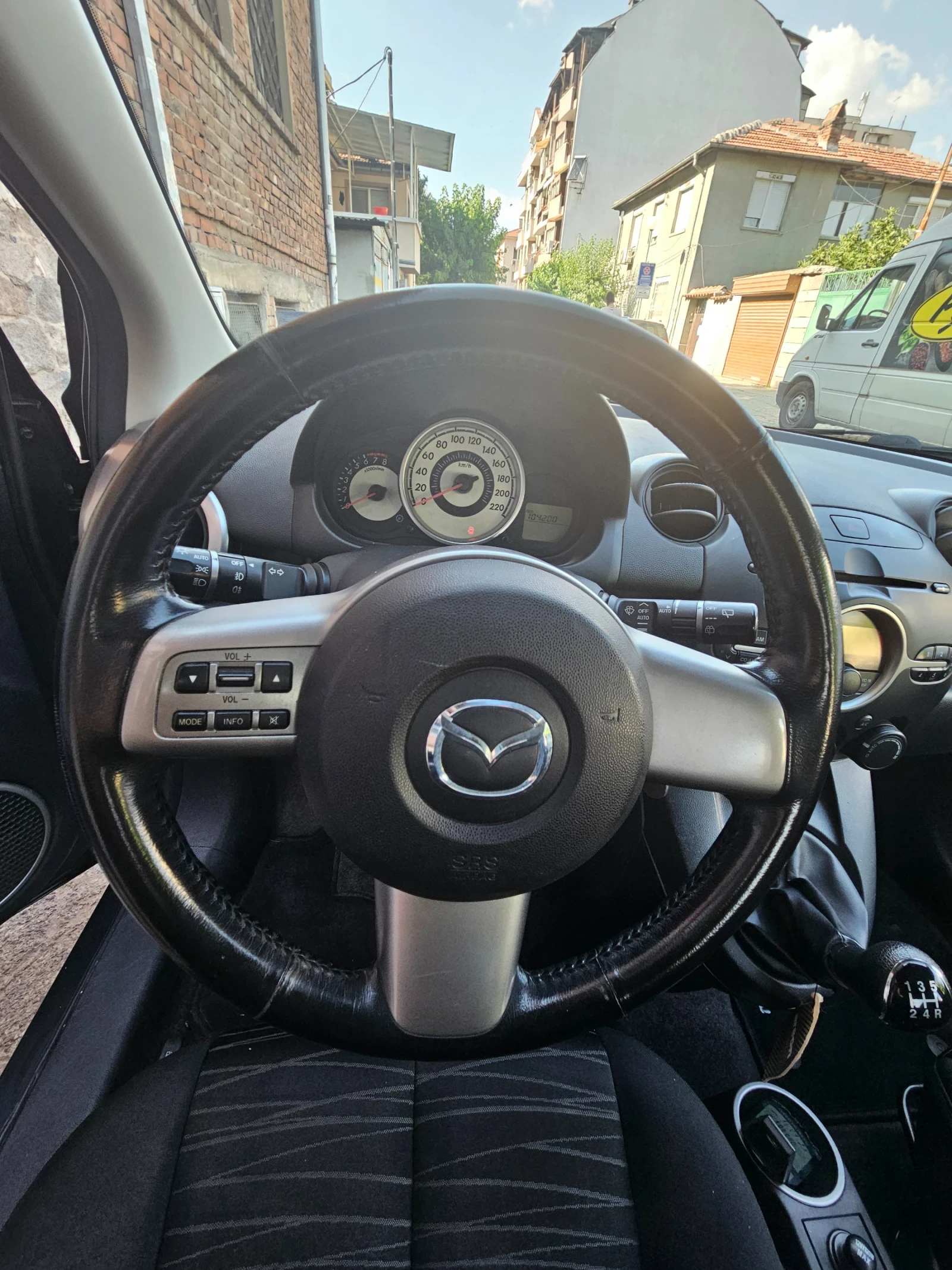 Mazda 2, снимка 9 - Автомобили и джипове - 55091553