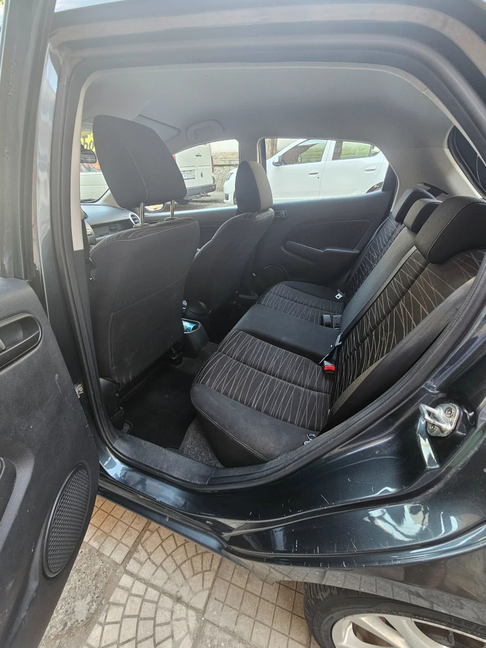 Mazda 2, снимка 7 - Автомобили и джипове - 55091553