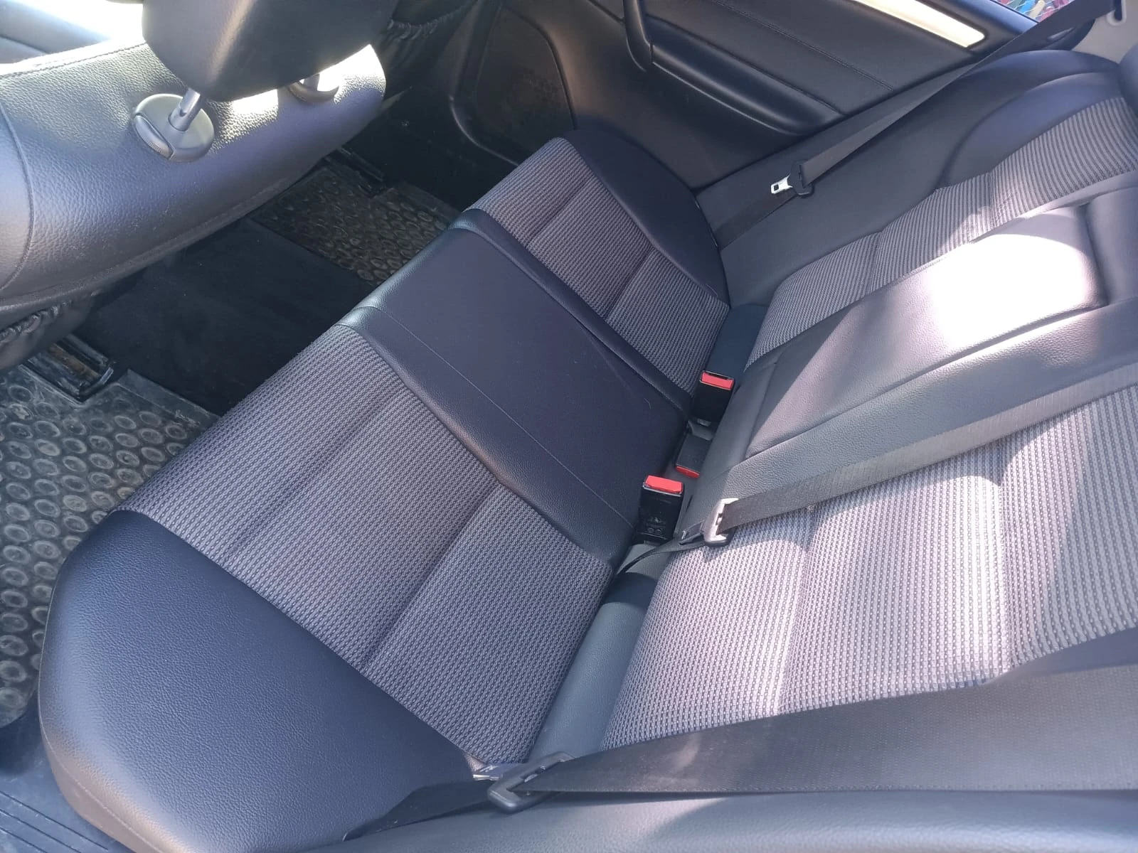 Mercedes-Benz C 320 CDI Avantgarde, снимка 8 - Автомобили и джипове - 55386619