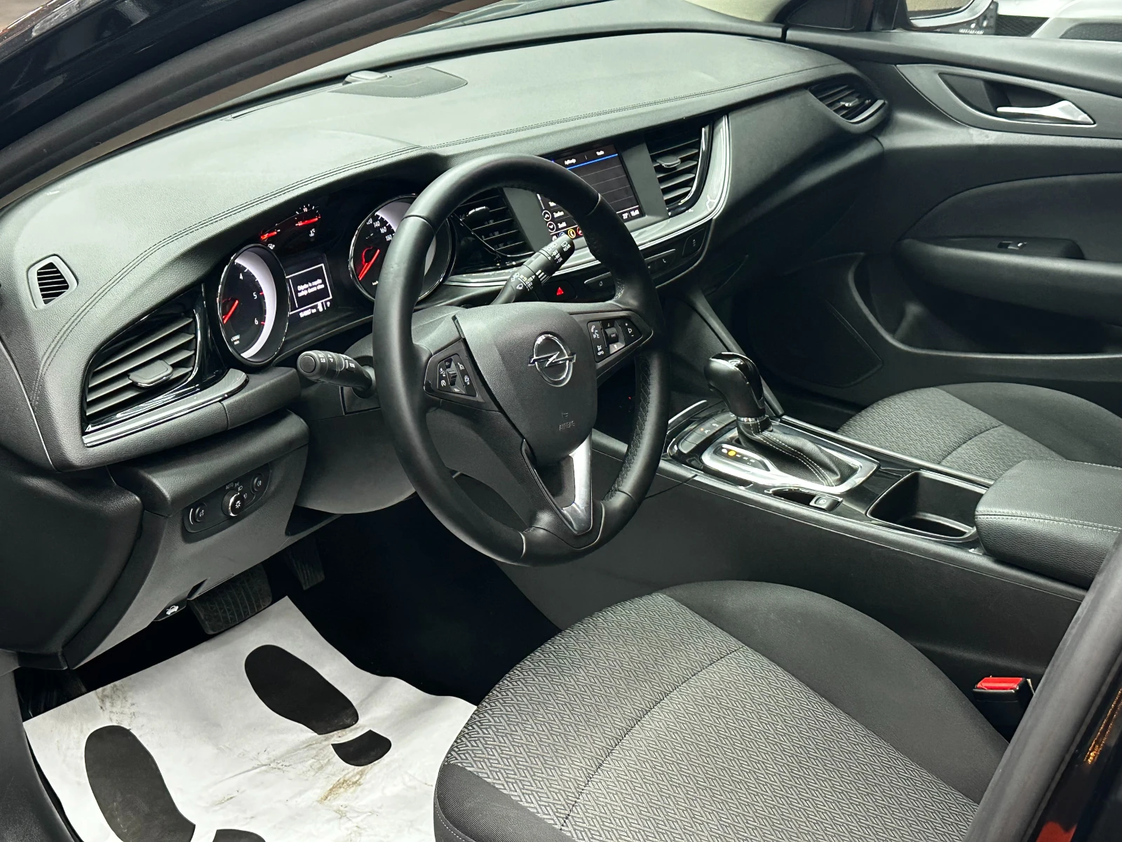 Opel Insignia Sports Tourer 2.0d/ГАРАНЦИЯ, снимка 7 - Автомобили и джипове - 55390954