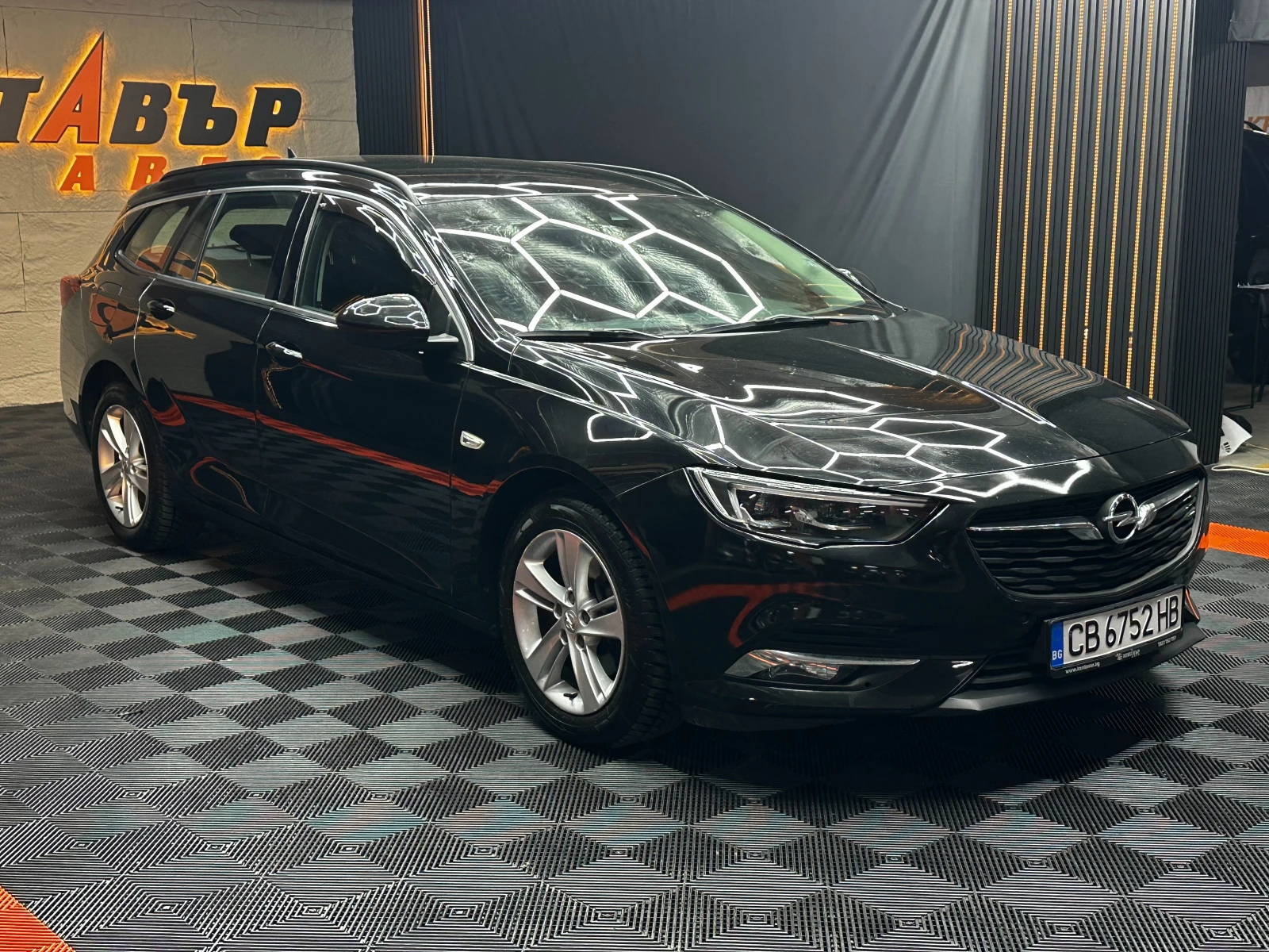 Opel Insignia Sports Tourer 2.0d/ГАРАНЦИЯ, снимка 3 - Автомобили и джипове - 55390954