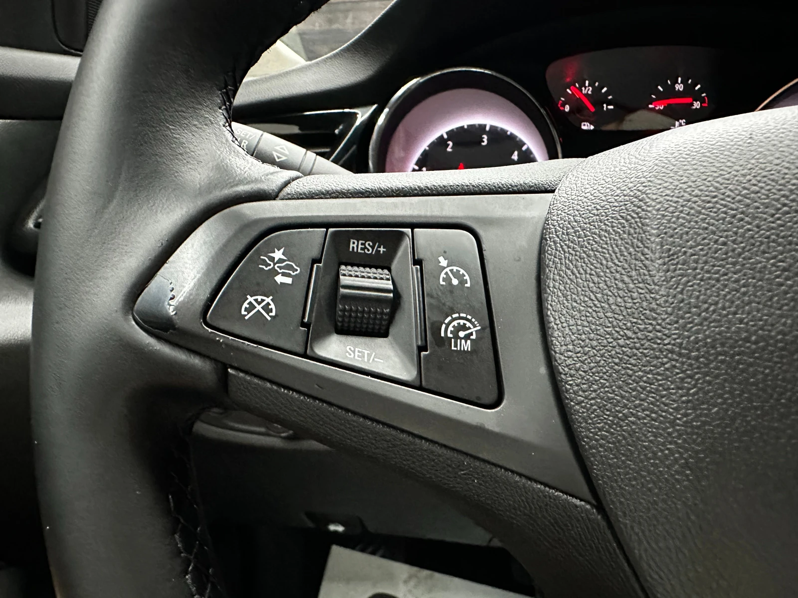 Opel Insignia Sports Tourer 2.0d/ГАРАНЦИЯ, снимка 15 - Автомобили и джипове - 55390954