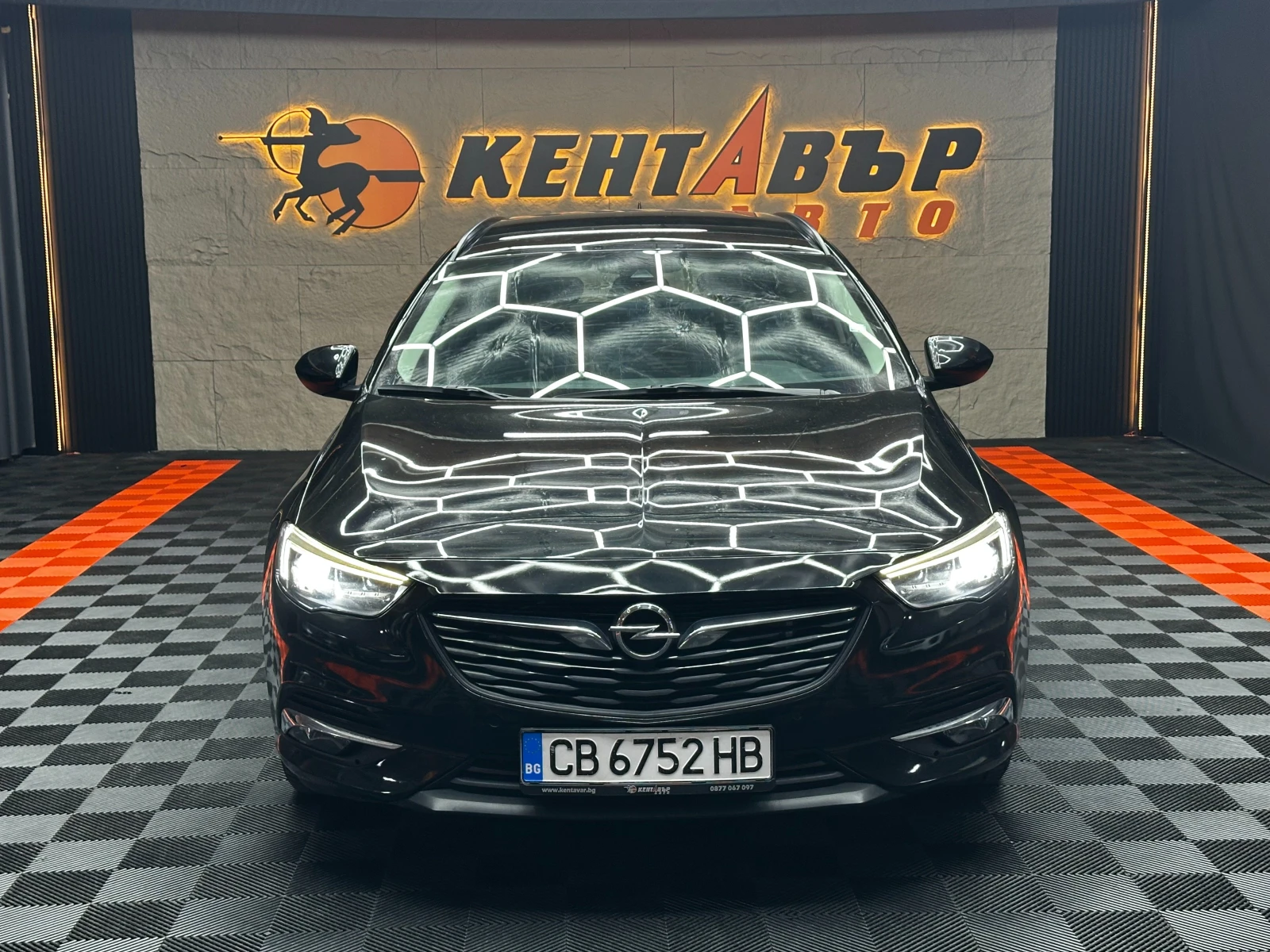 Opel Insignia Sports Tourer 2.0d/ГАРАНЦИЯ, снимка 2 - Автомобили и джипове - 55390954