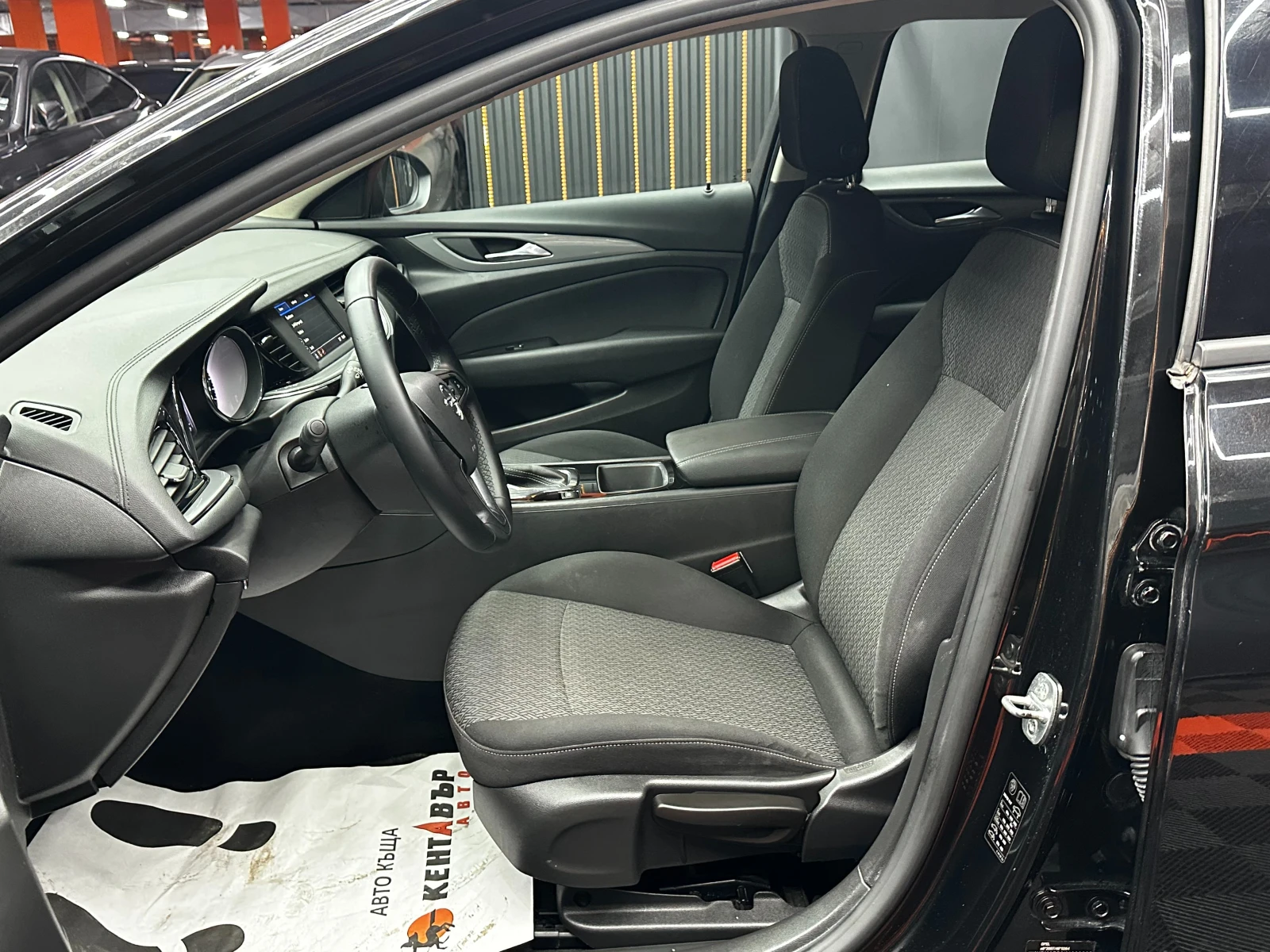 Opel Insignia Sports Tourer 2.0d/ГАРАНЦИЯ, снимка 8 - Автомобили и джипове - 55390954