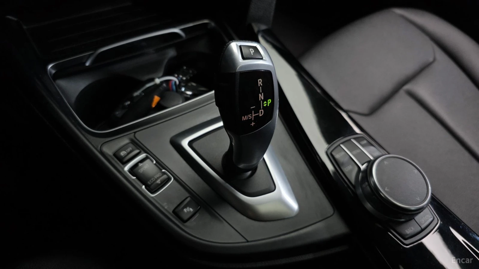 BMW 320 HUD* КОЖА* НАВИ* ПАНО, снимка 7 - Автомобили и джипове - 55500254