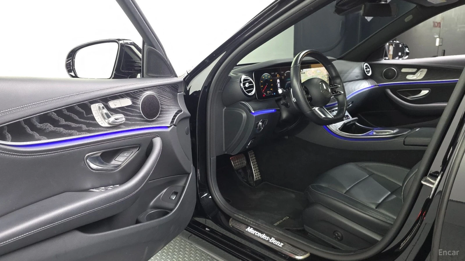 Mercedes-Benz E 220 4MATIC/AMG-LINE/DRIVE-ASSISTS/SUNROOF | Mobile.bg � ����������� 5
