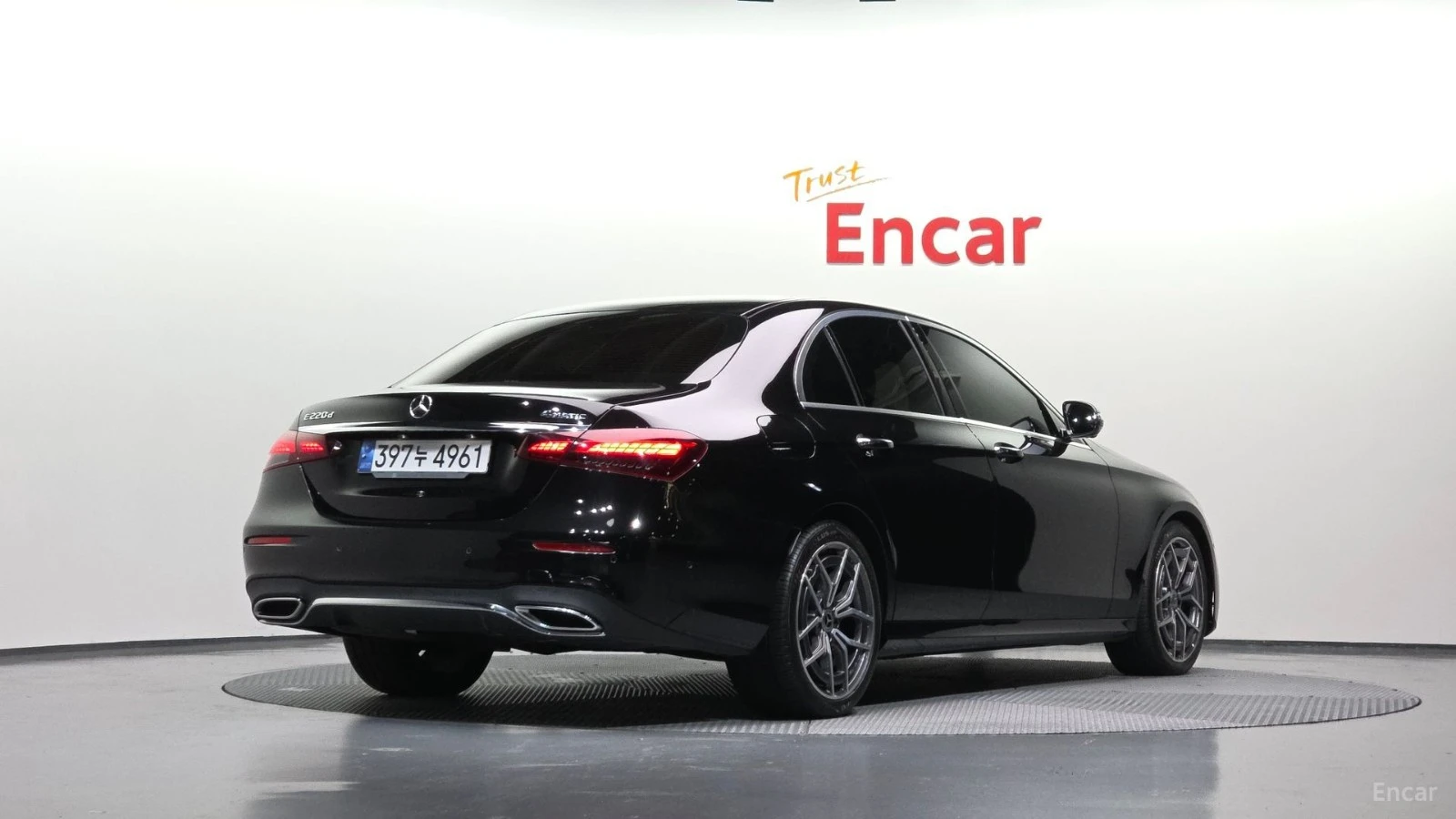 Mercedes-Benz E 220 4MATIC/AMG-LINE/DRIVE-ASSISTS/SUNROOF | Mobile.bg � ����������� 2