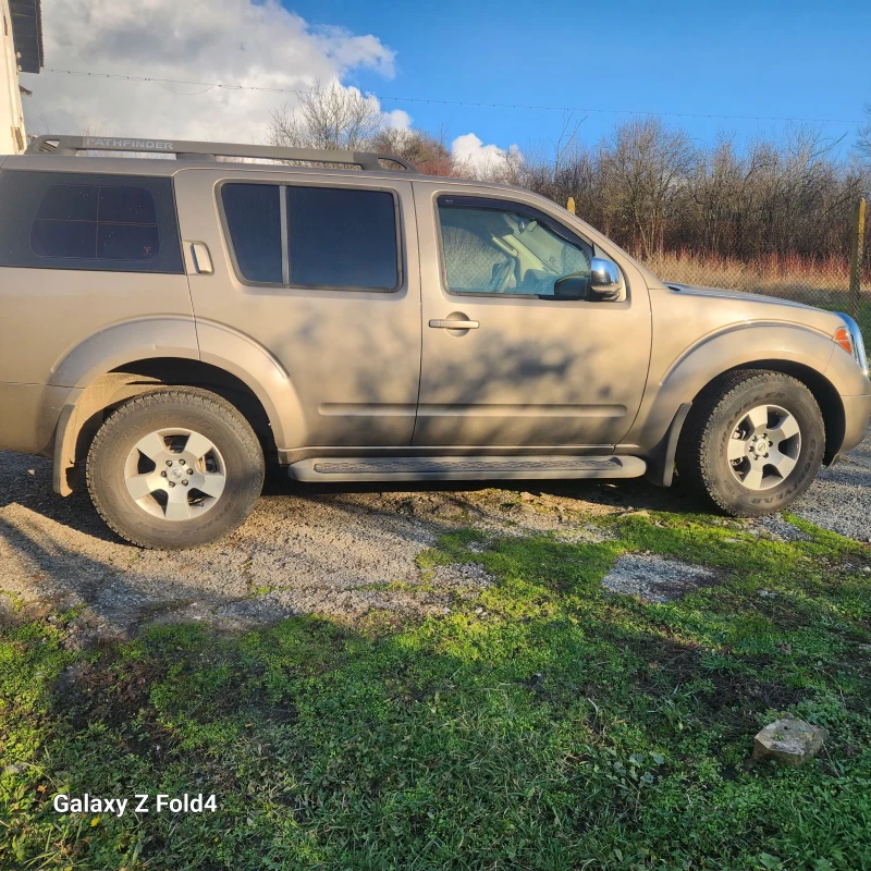Nissan Pathfinder Джип , снимка 3 - Автомобили и джипове - 52906842