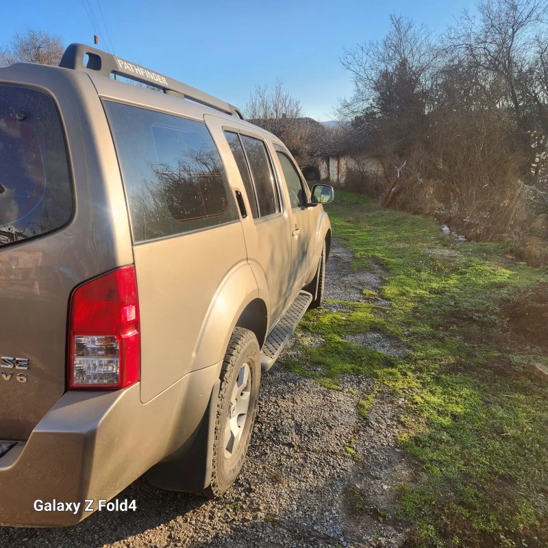 Nissan Pathfinder Джип , снимка 11 - Автомобили и джипове - 52906842