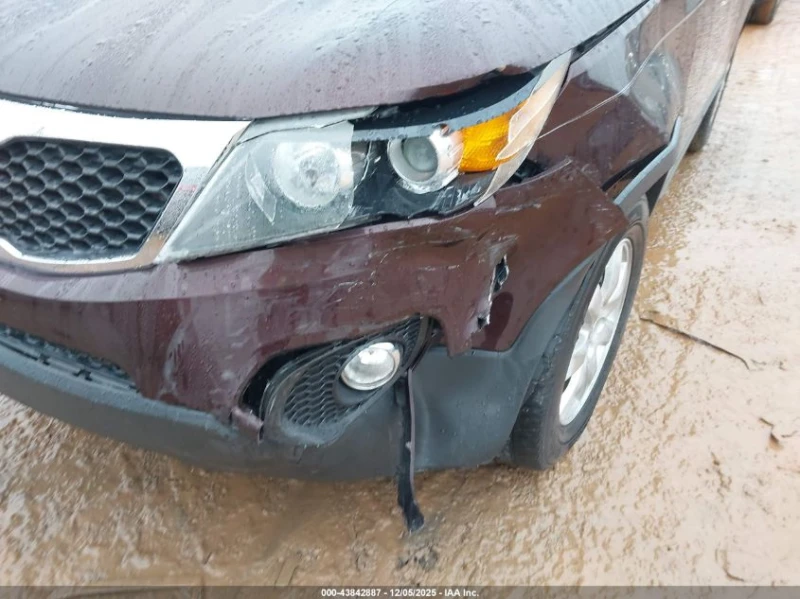 Kia Sorento 2.4L I-4 DI, DOHC, VVT, 191HP Front Wheel Drive, снимка 13 - Автомобили и джипове - 53133711