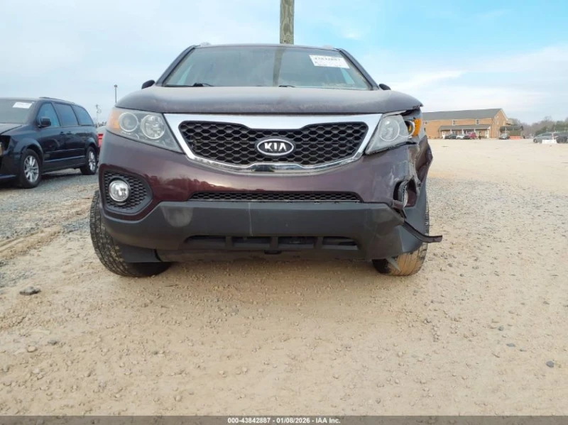 Kia Sorento 2.4L I-4 DI, DOHC, VVT, 191HP Front Wheel Drive, снимка 9 - Автомобили и джипове - 53133711